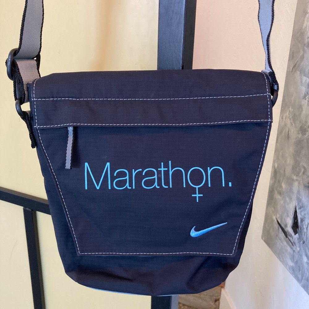 Nike Women's Marathon Purse / Small Messenger Bag